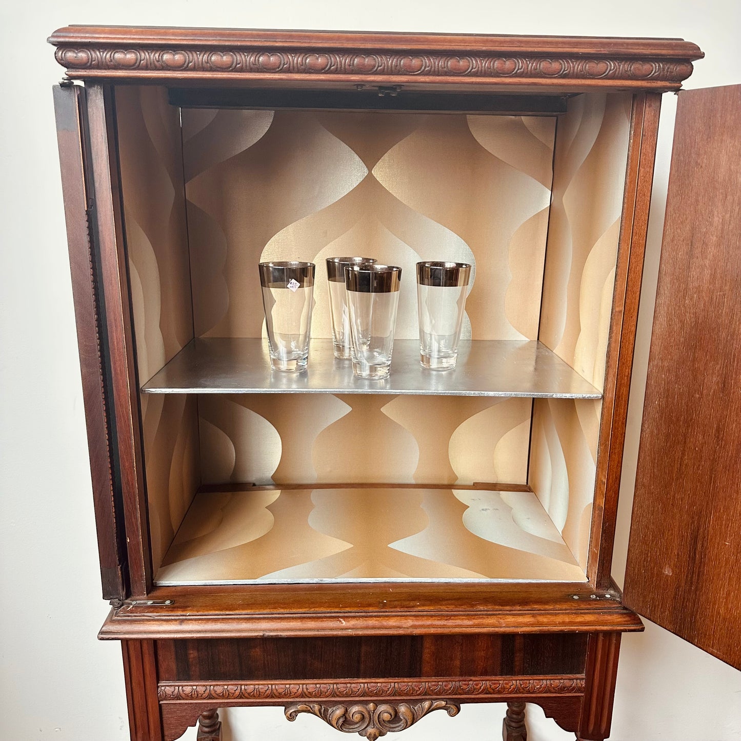 ANTIQUE DEPRESSION ERA MAHOGANY LIQUOR CABINET