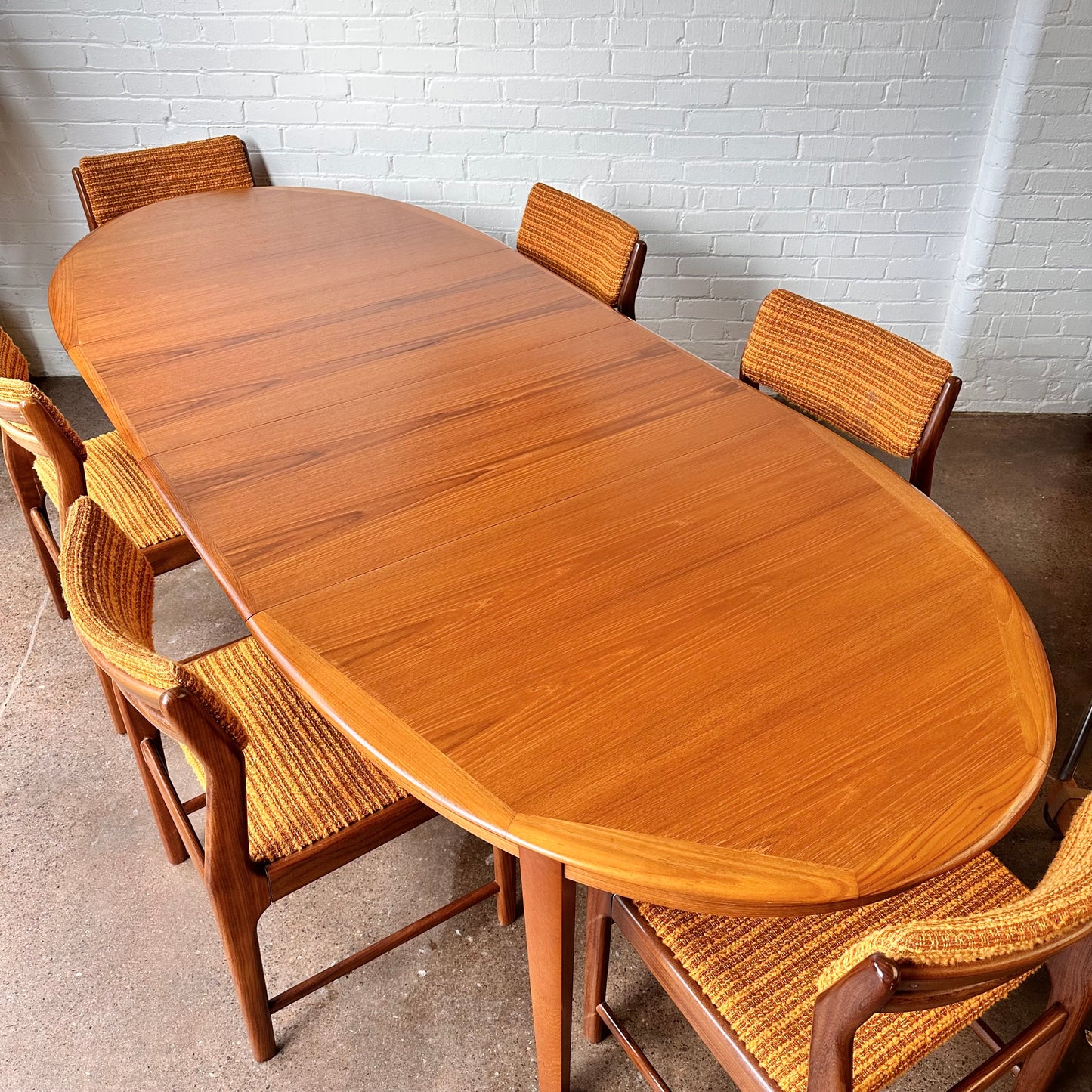 DANISH MODERN OVAL DINING TABLE WITH TWO LEAVES