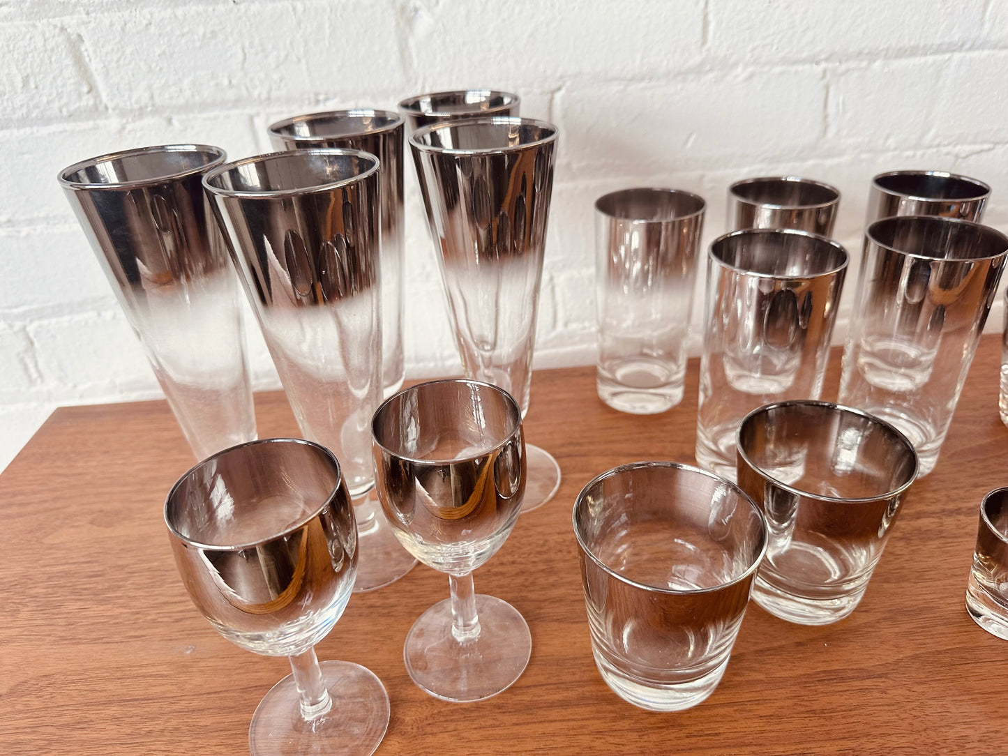 VITERON QUEEN’S LUSTER SILVER FADE GLASSWARE SET