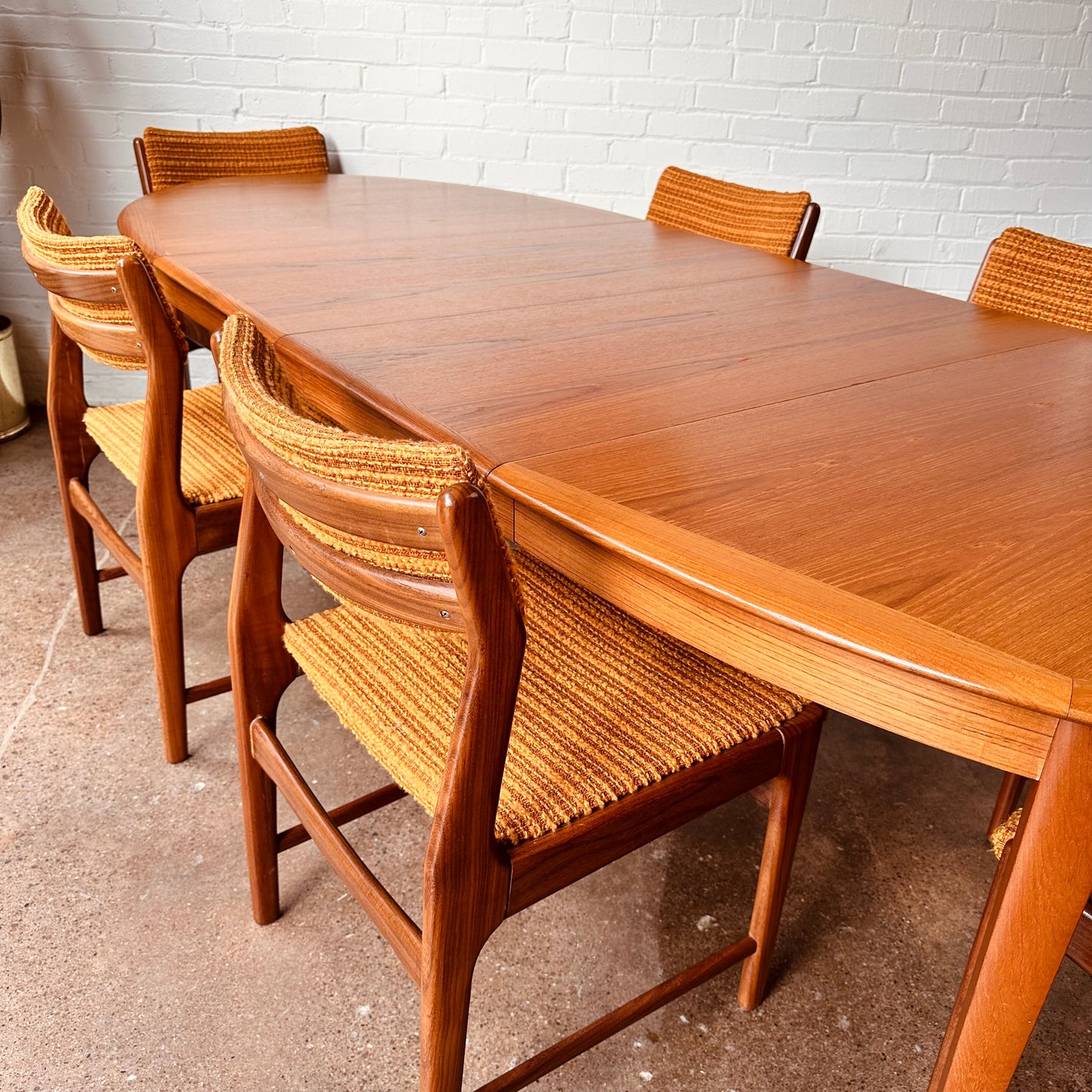 DANISH MODERN OVAL DINING TABLE WITH TWO LEAVES