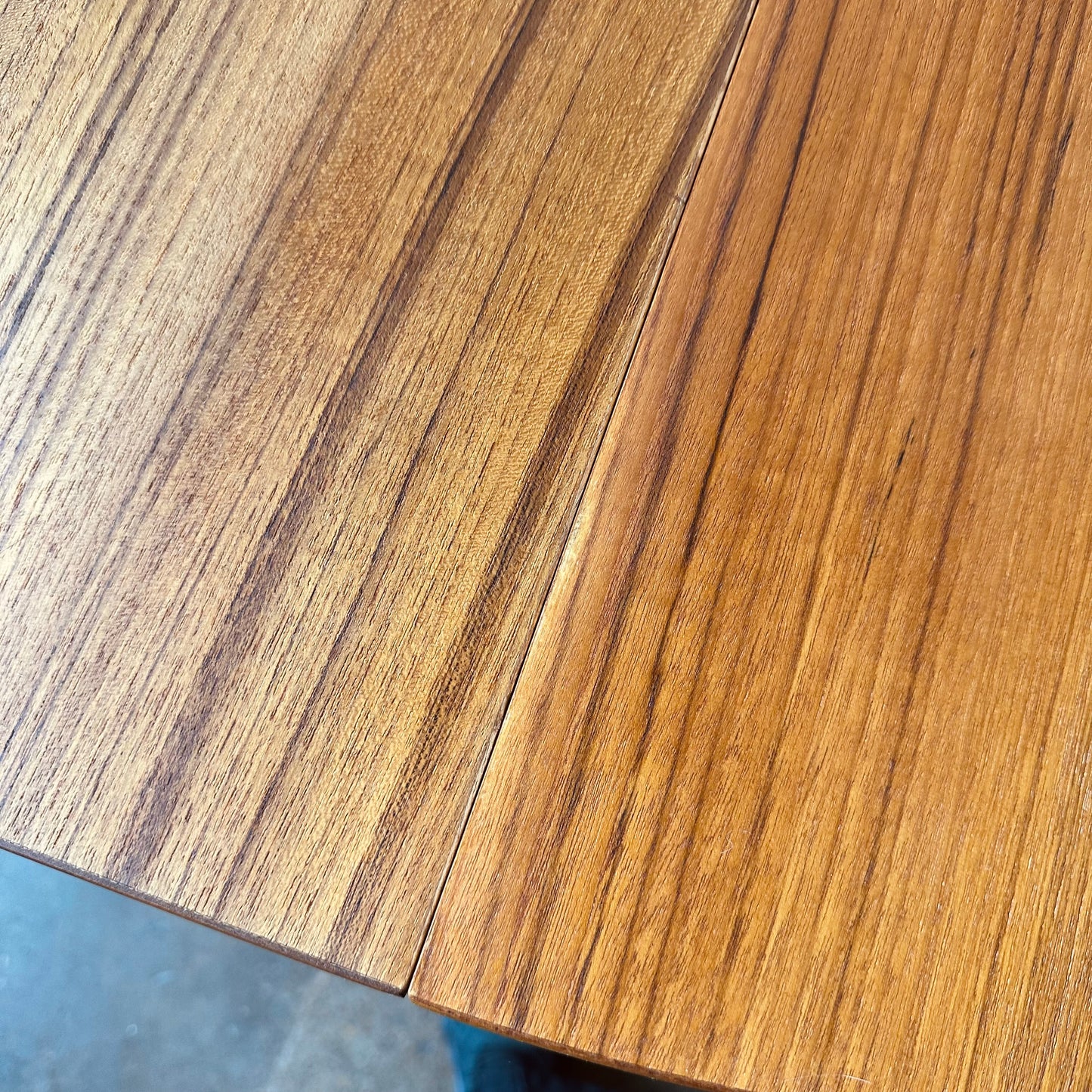 DANISH TEAK ROUND TO OVAL DINING TABLE