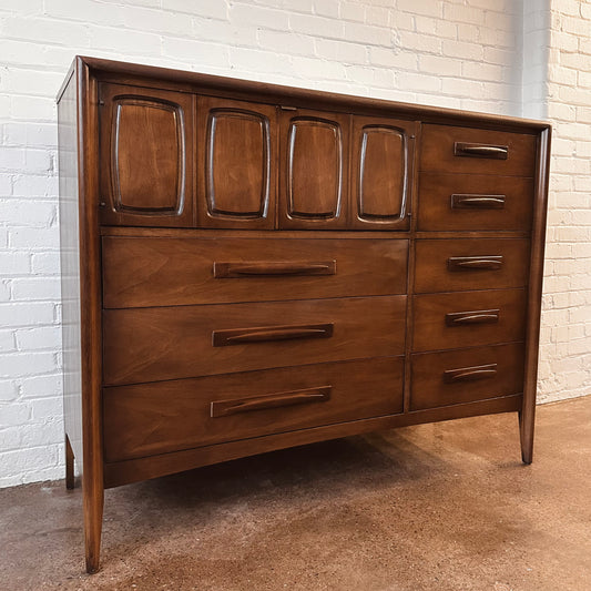 BROYHILL EMPHASIS GENTLEMEN’S CHEST OF DRAWERS