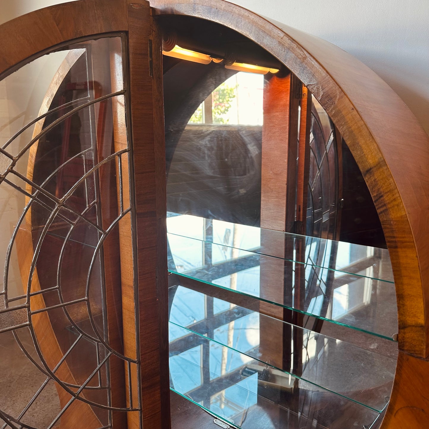 ART DECO CIRCULAR LEADED GLASS SUPERLATIVE CABINET C. 1930S
