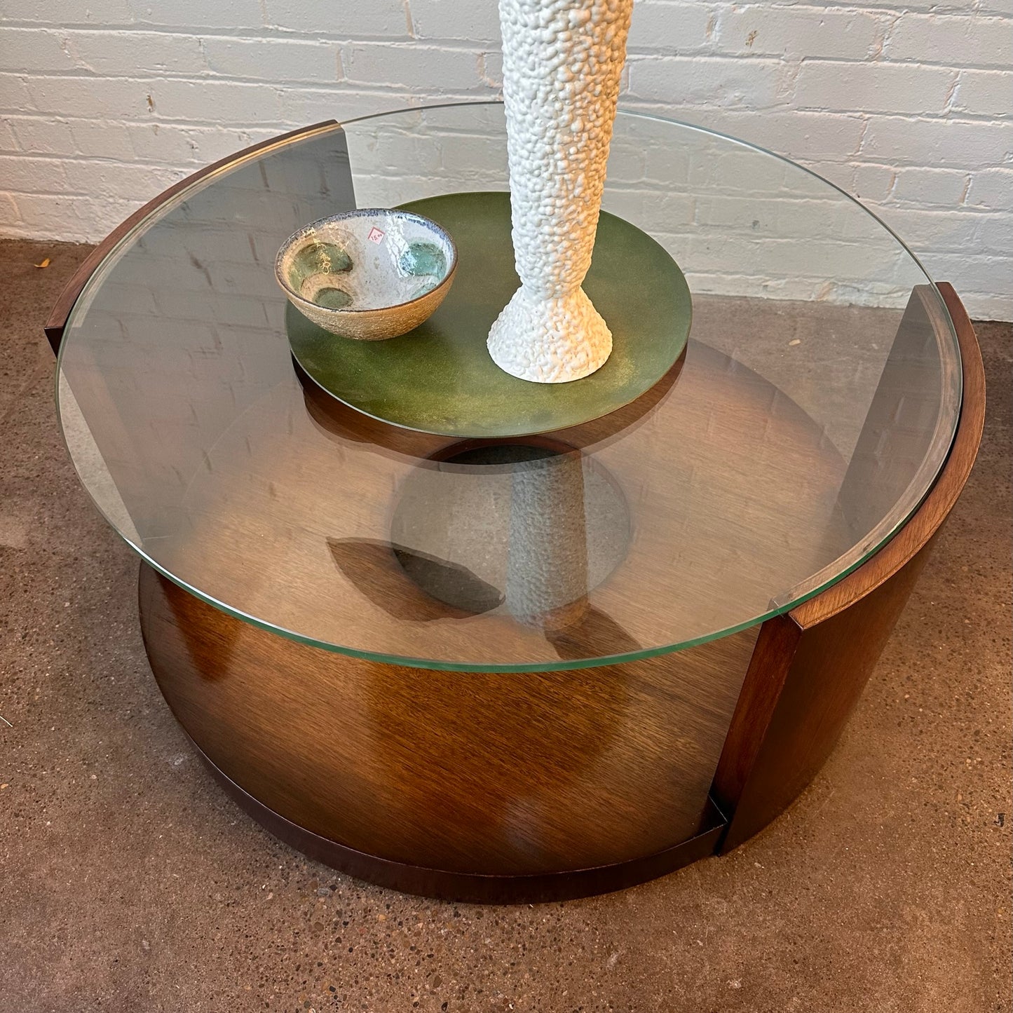 GILBERT RHODE MODERNIST MAHOGANY ROUND COFFEE TABLE