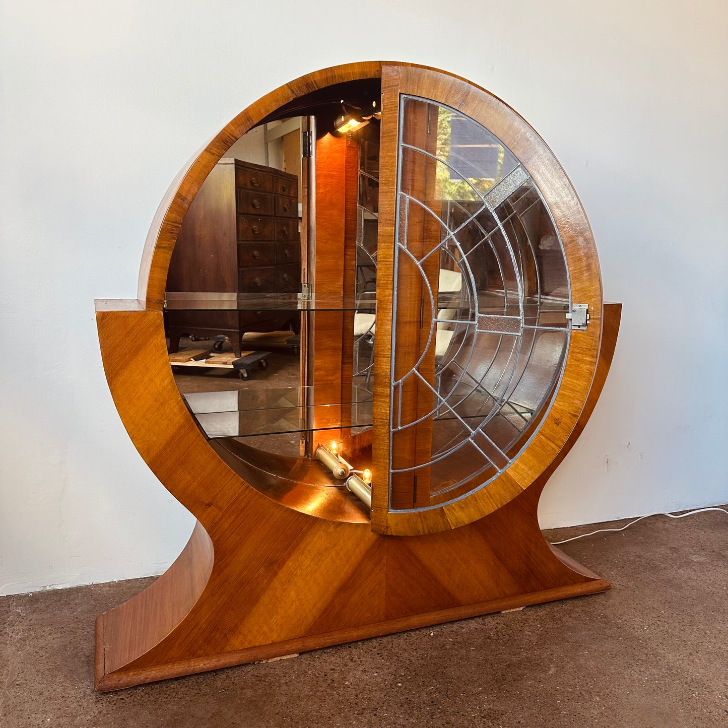 ART DECO CIRCULAR LEADED GLASS SUPERLATIVE CABINET C. 1930S
