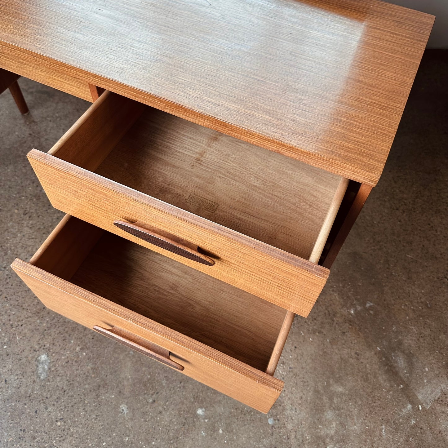 FRANK GUILLE FOR AUSTINSUITES DANISH DRESSING VANITY WITH MIRROR