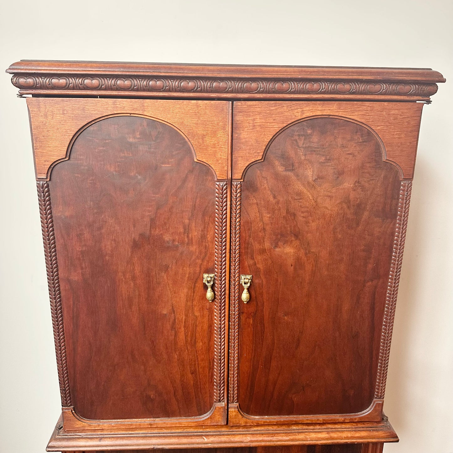 ANTIQUE DEPRESSION ERA MAHOGANY LIQUOR CABINET