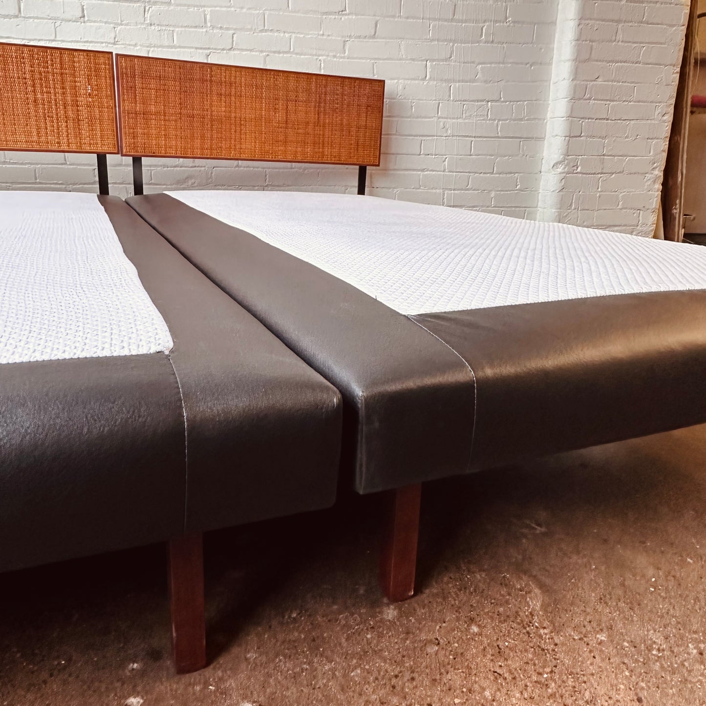 RICHARD SCHULTZ FOR KNOLL EARLY TWIN SIZE BEDS