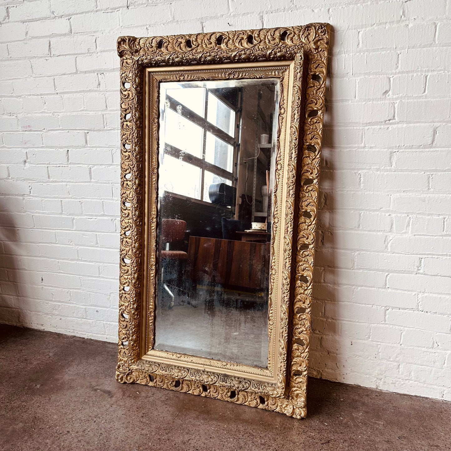 ANTIQUE 19TH CENTURY GOLD GILT CARVED MIRROR