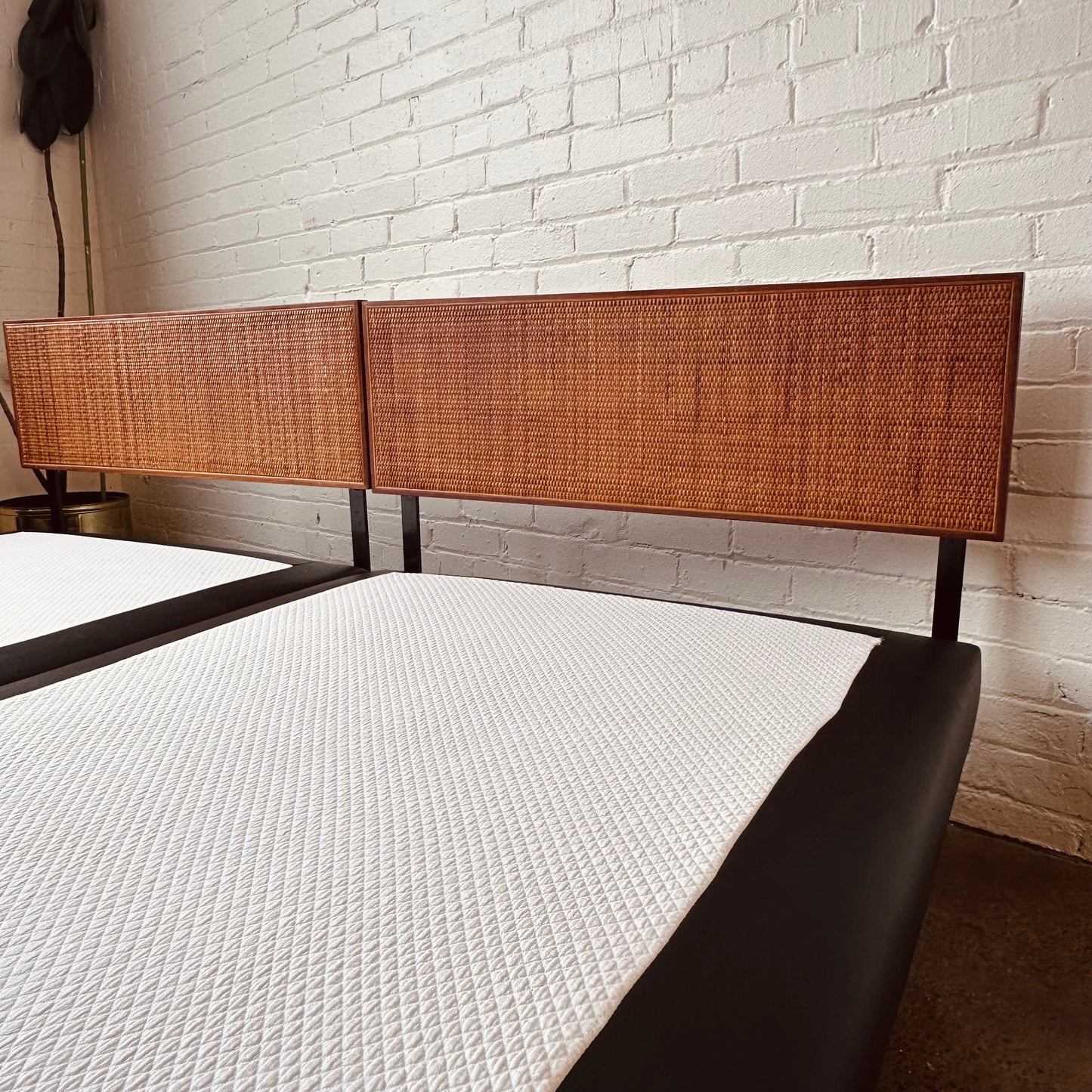 RICHARD SCHULTZ FOR KNOLL EARLY TWIN SIZE BEDS