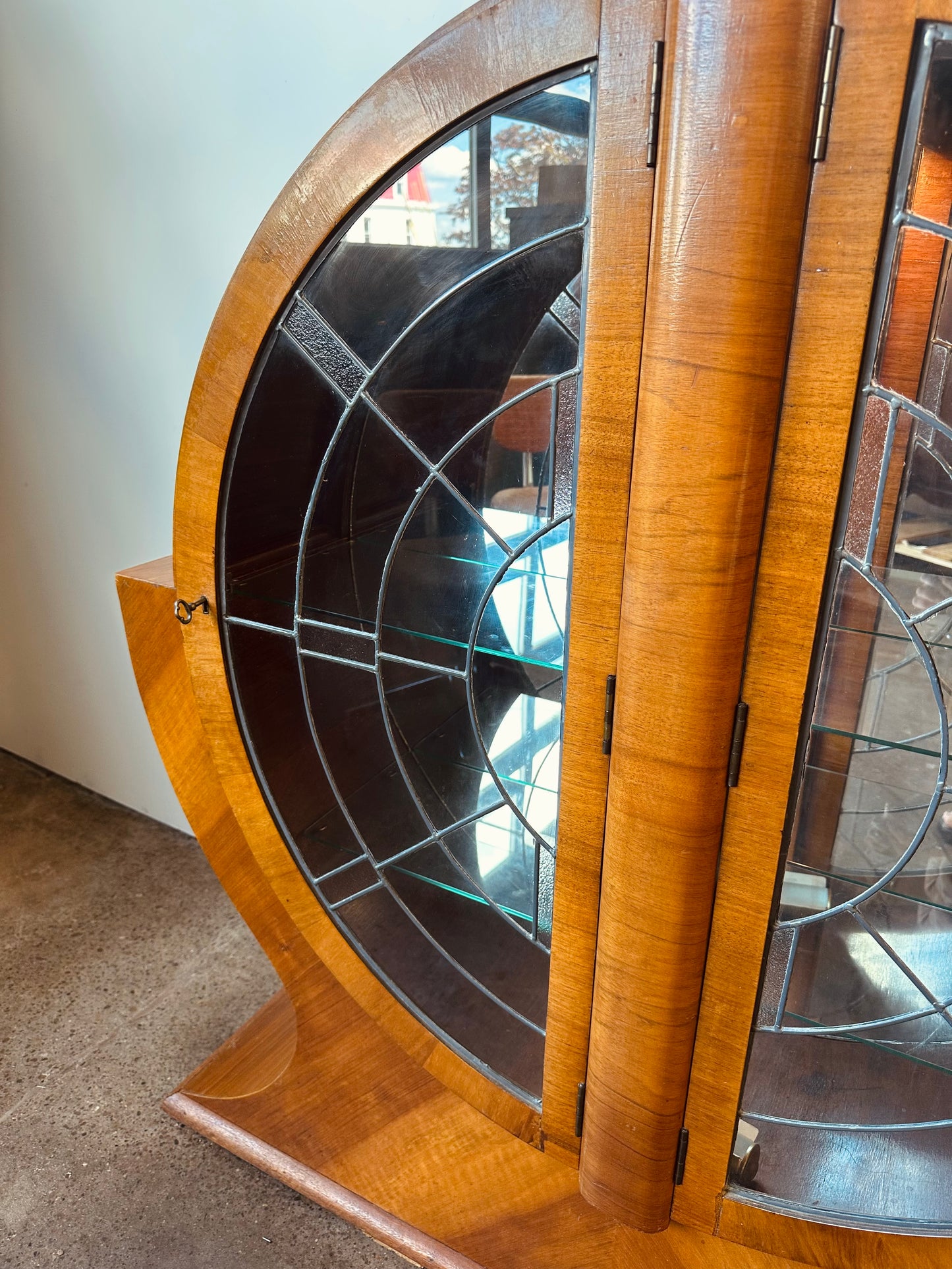 ART DECO CIRCULAR LEADED GLASS SUPERLATIVE CABINET C. 1930S