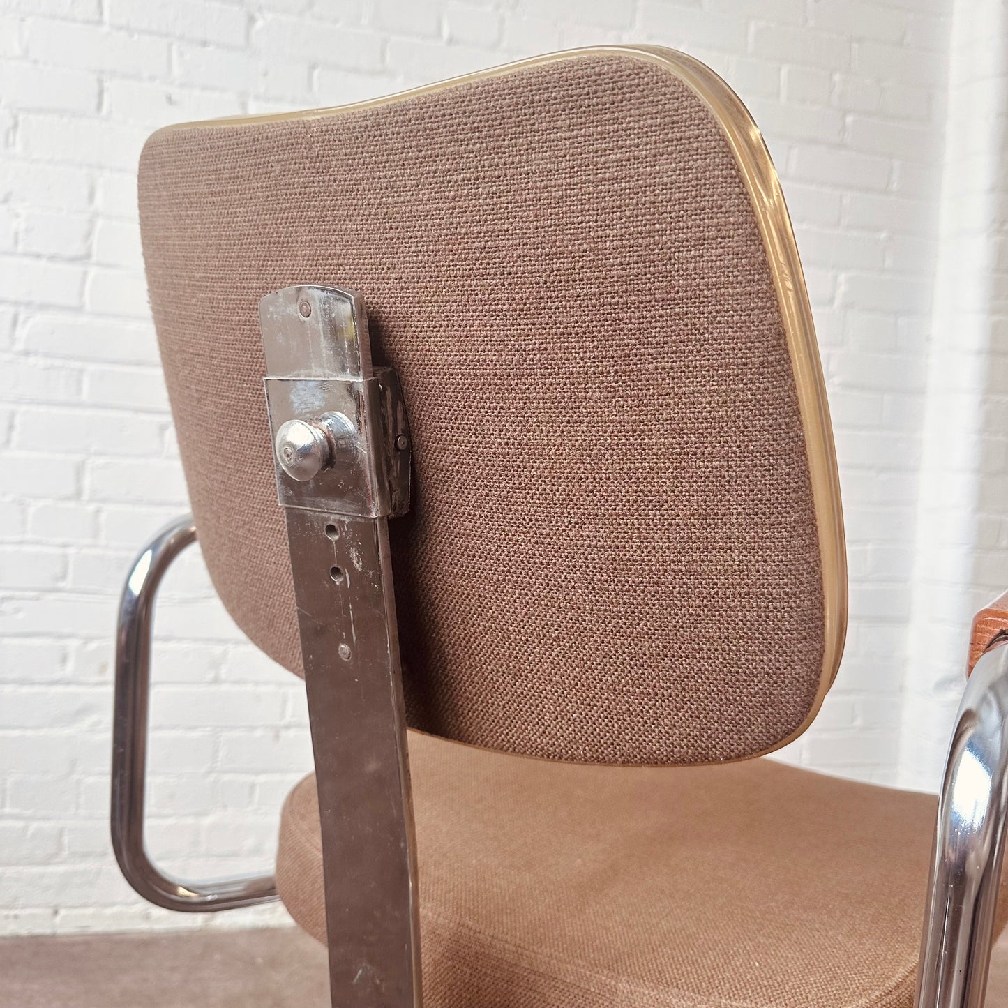 VINTAGE SWIVELING TASK CHAIR WITH ARMS