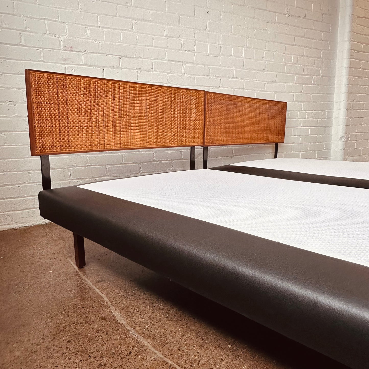 RICHARD SCHULTZ FOR KNOLL EARLY TWIN SIZE BEDS