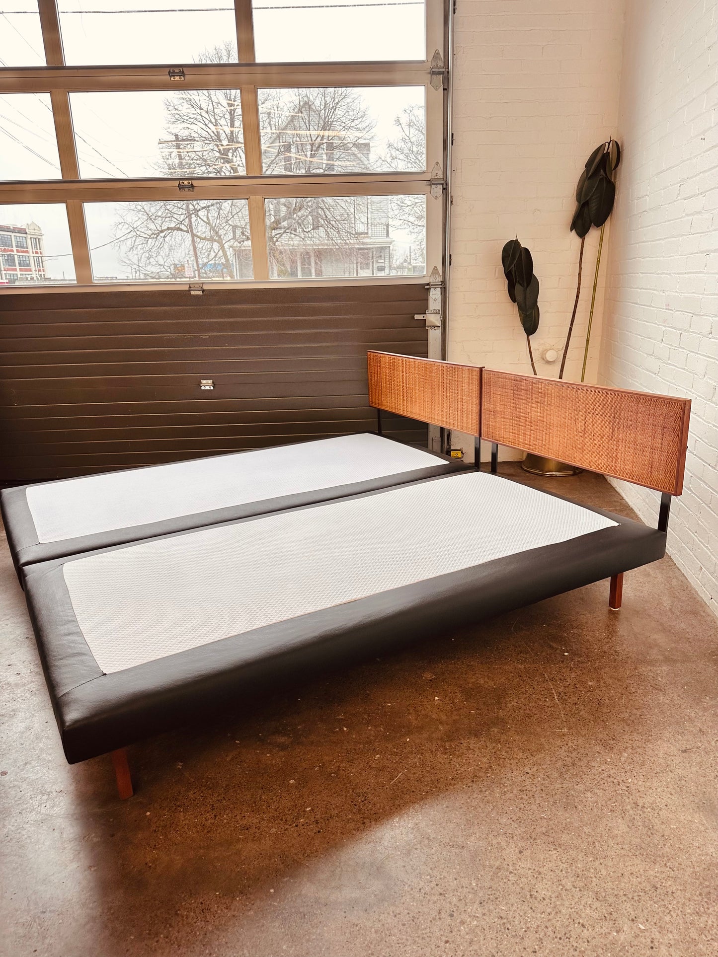 RICHARD SCHULTZ FOR KNOLL EARLY TWIN SIZE BEDS