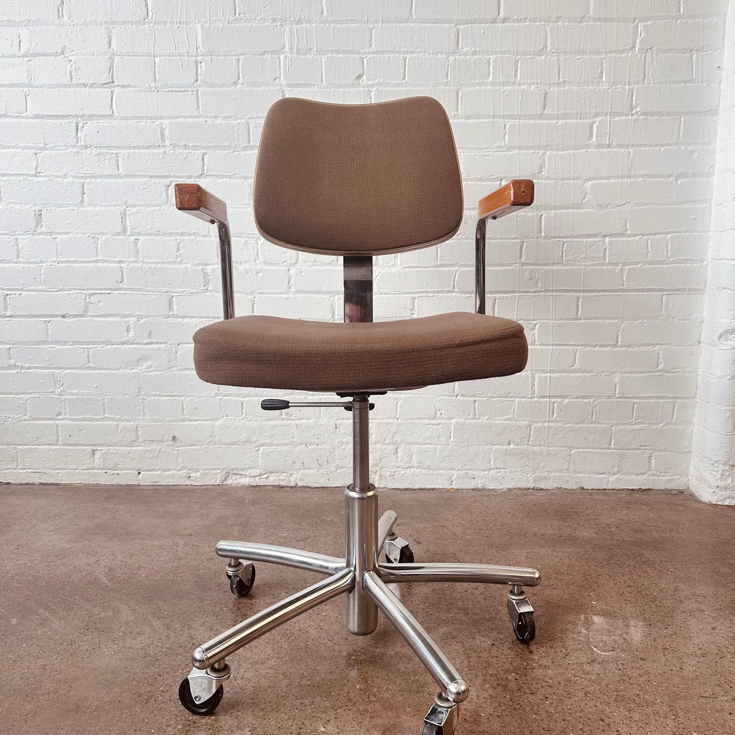 VINTAGE SWIVELING TASK CHAIR WITH ARMS