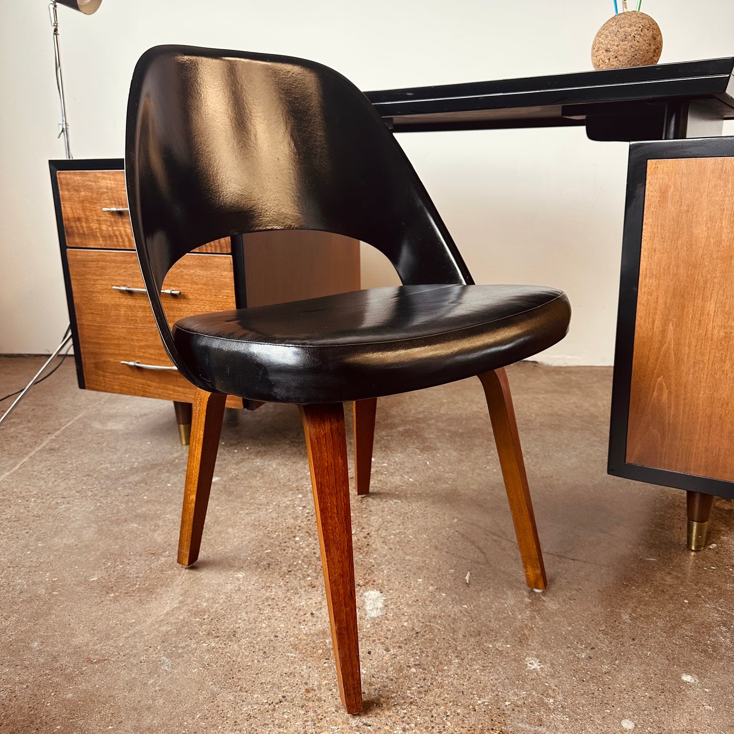 EERO SAARINEN FOR KNOLL MODEL 72 EXECUTIVE CHAIR