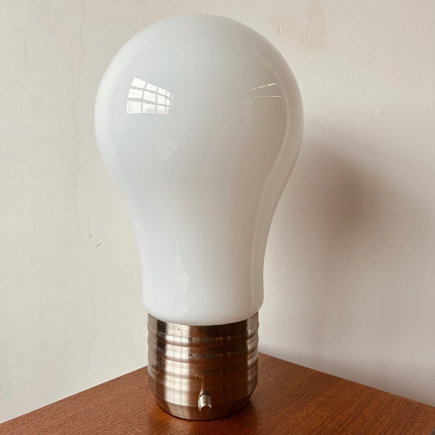 GLASS OVERSIZED LIGHTBULB LAMP