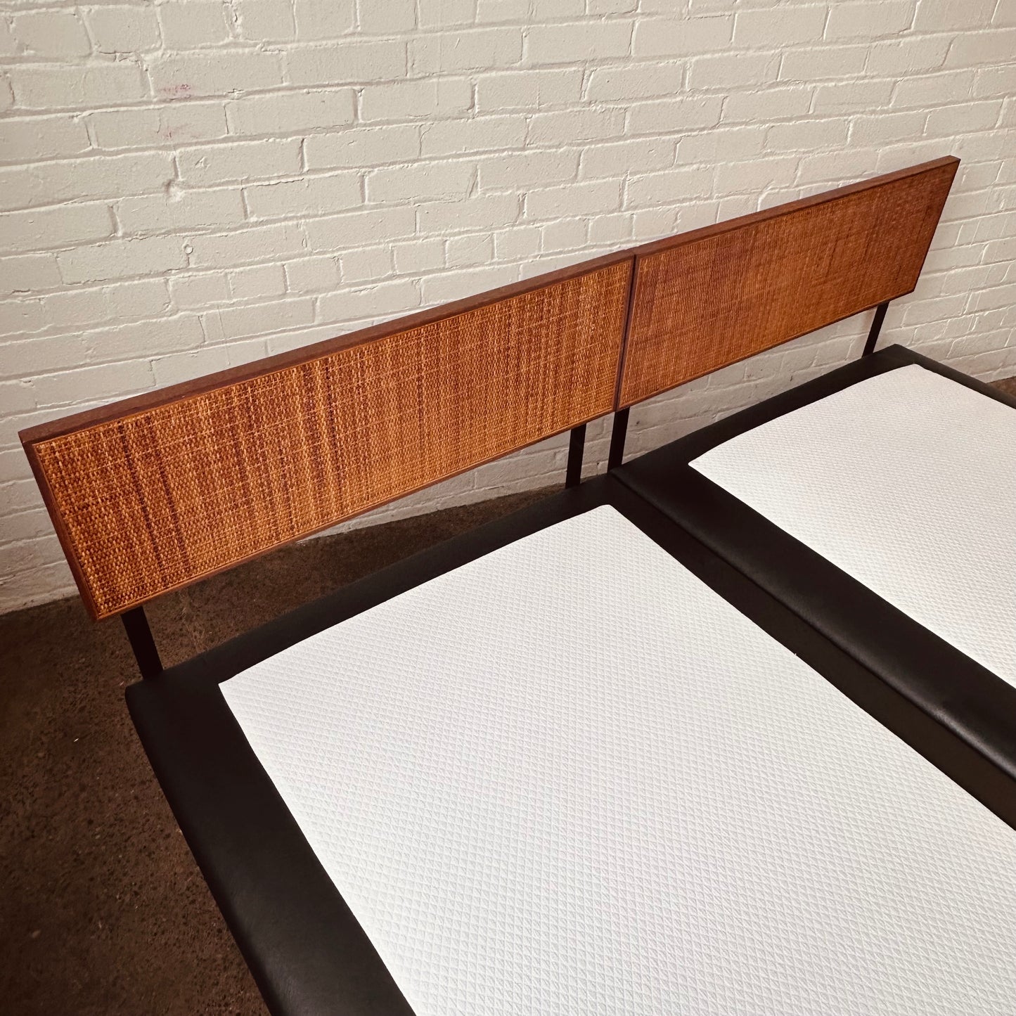 RICHARD SCHULTZ FOR KNOLL EARLY TWIN SIZE BEDS