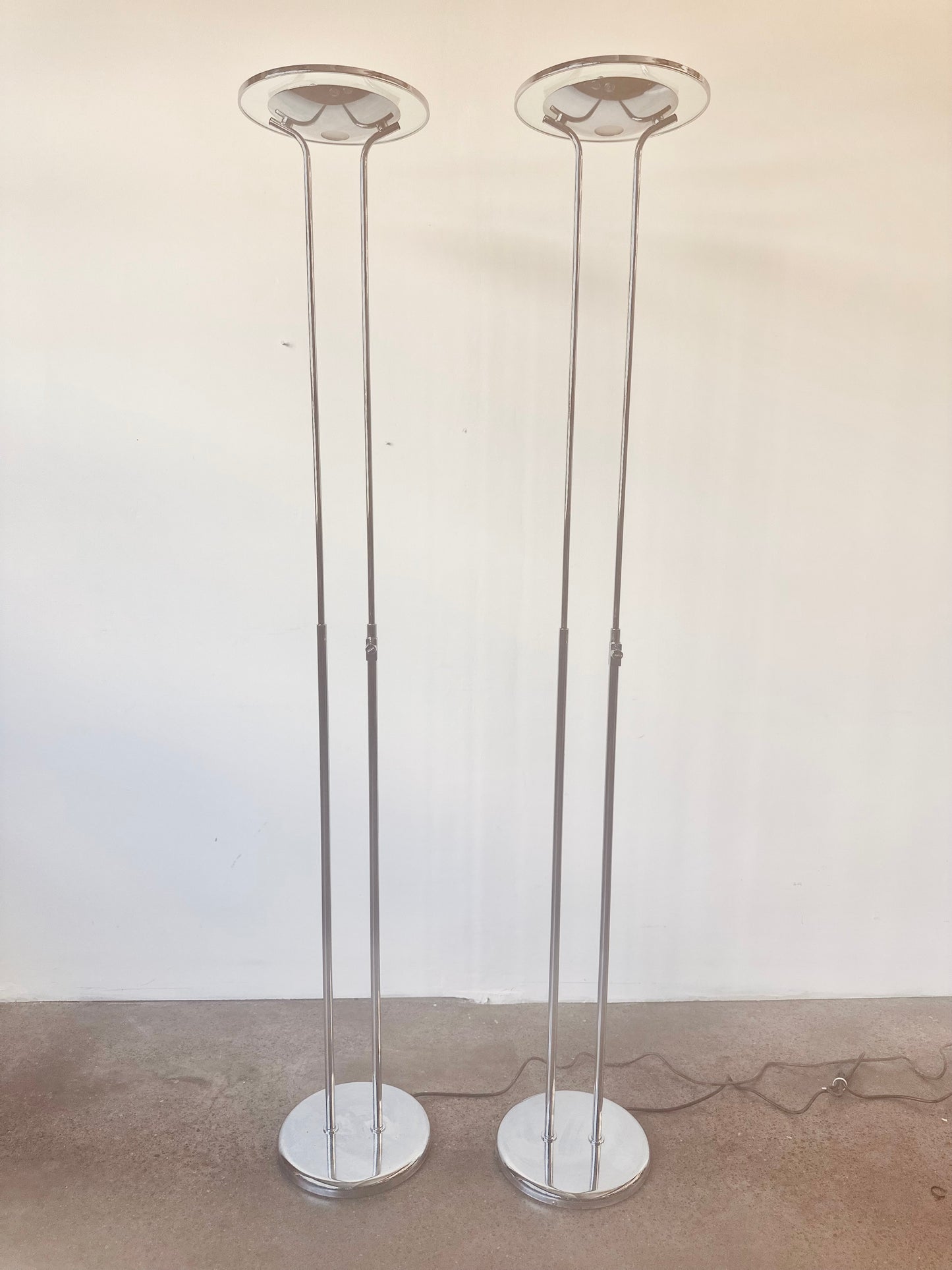 MODERNIST CHROME AND GLASS ESTILUZ FLOOR LAMP BY LEONARDO MARELLI