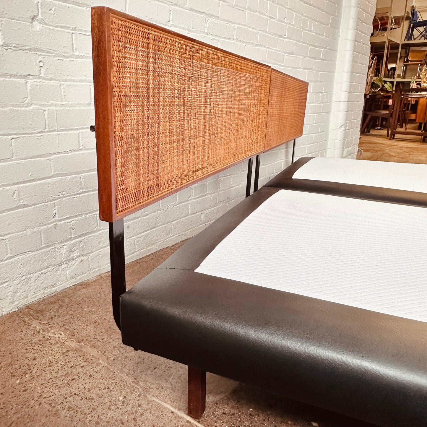 RICHARD SCHULTZ FOR KNOLL EARLY TWIN SIZE BEDS