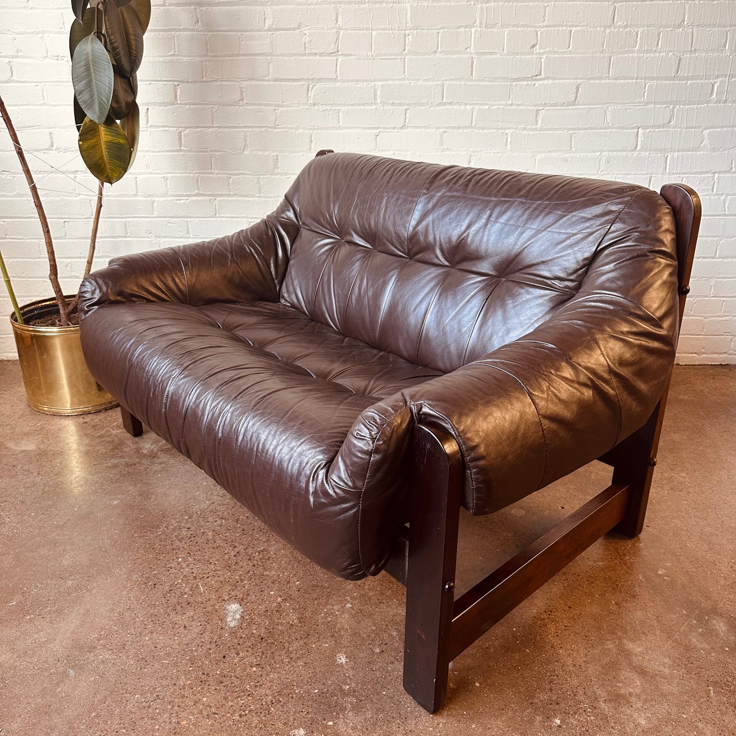 MOVEIS CORAZZA ROSEWOOD AND LEATHER LOVESEAT SOFA