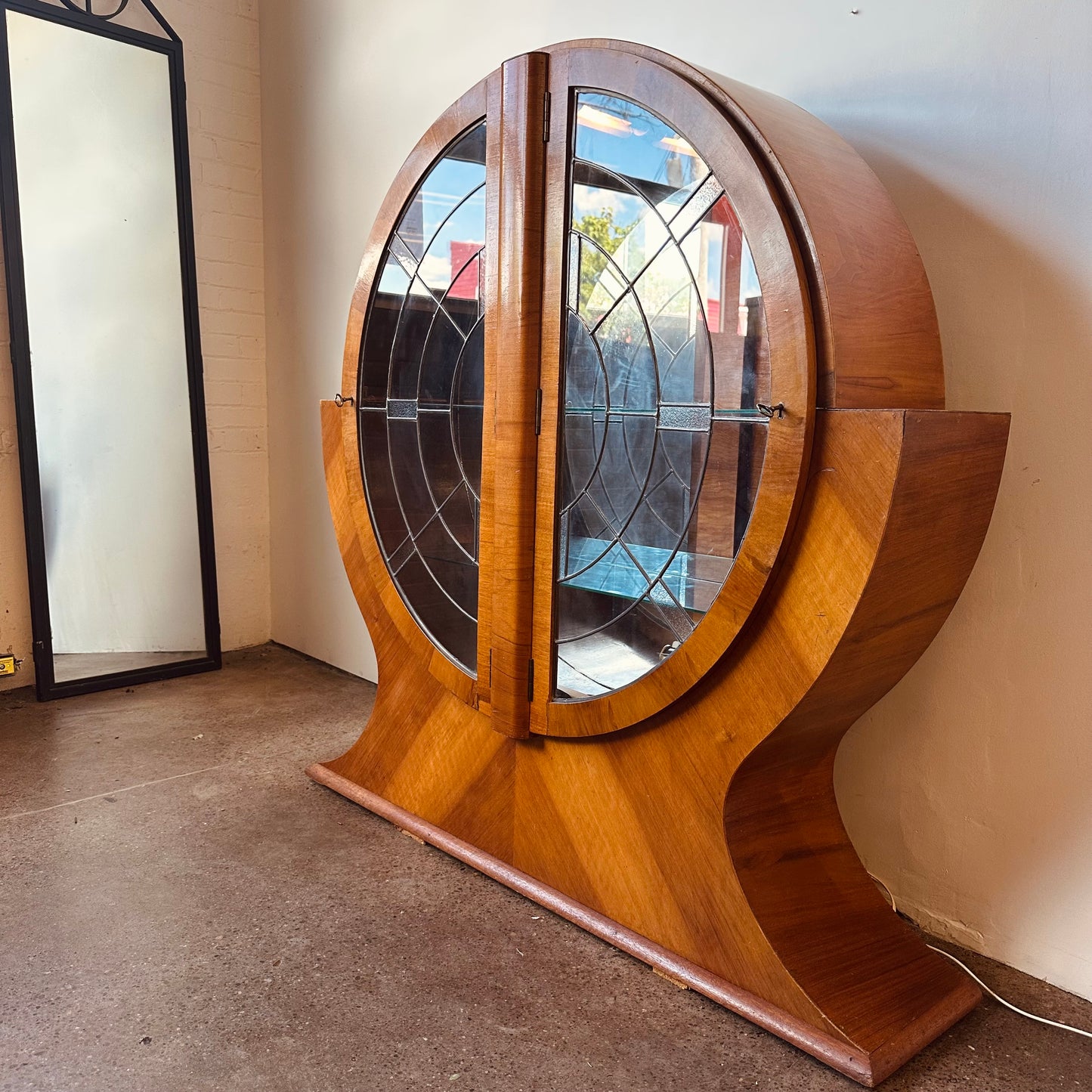 ART DECO CIRCULAR LEADED GLASS SUPERLATIVE CABINET C. 1930S