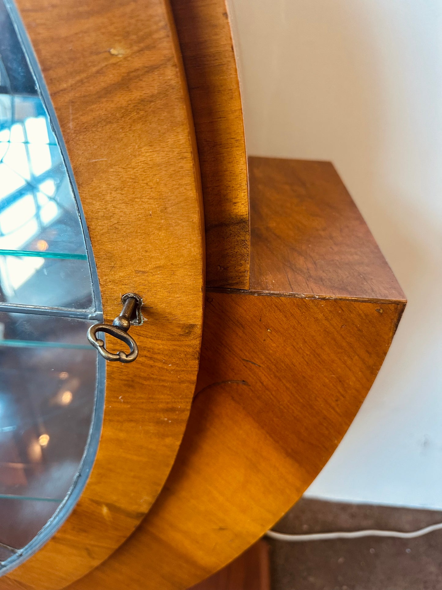ART DECO CIRCULAR LEADED GLASS SUPERLATIVE CABINET C. 1930S