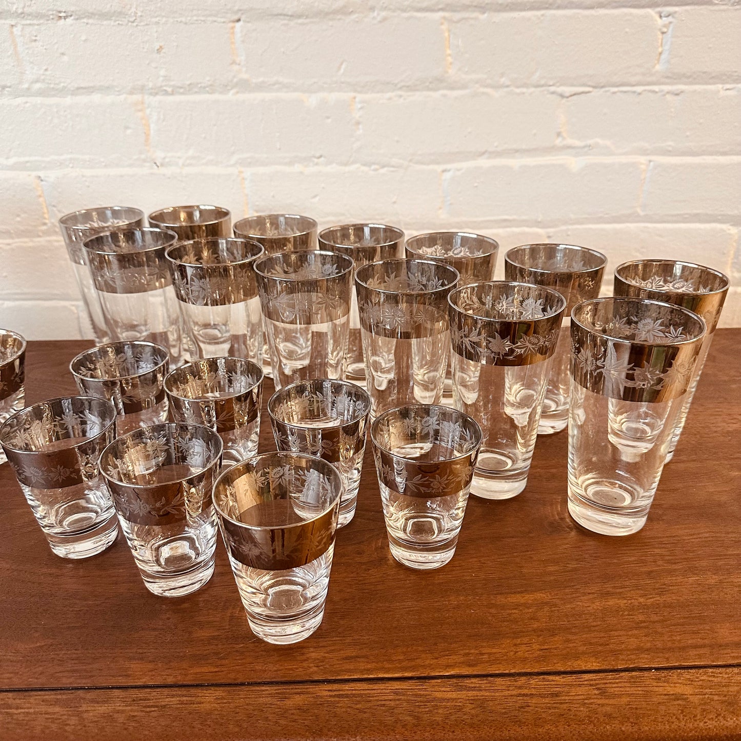 DOROTHY THORPE THISTLE PATTERN SILVER RIM GLASSWARE - SET OF 30
