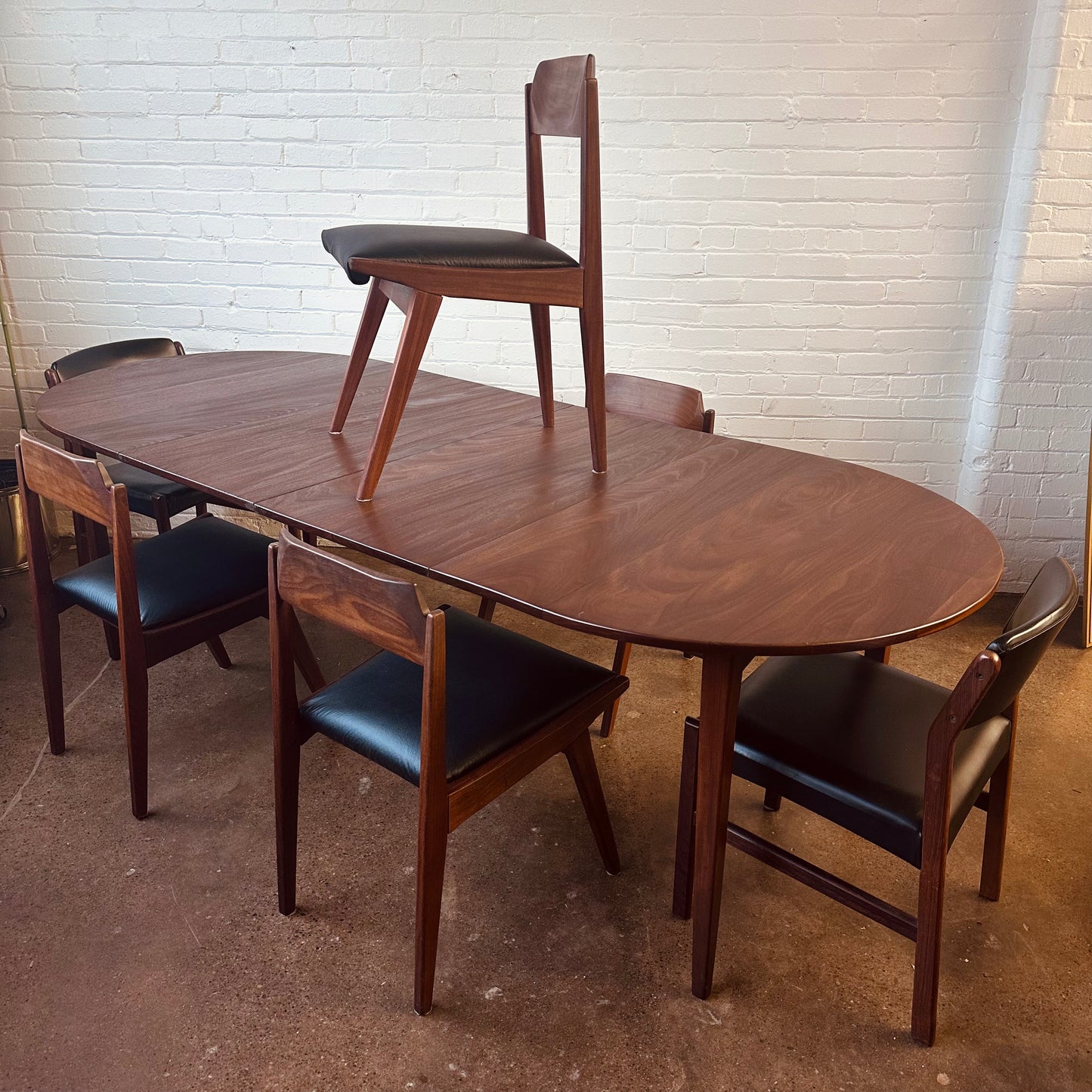 MID-CENTURY WALNUT OVAL DINING TABLE