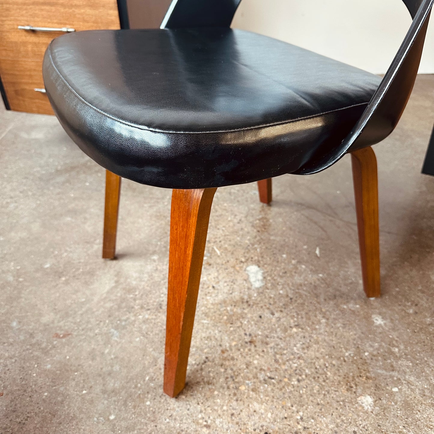 EERO SAARINEN FOR KNOLL MODEL 72 EXECUTIVE CHAIR