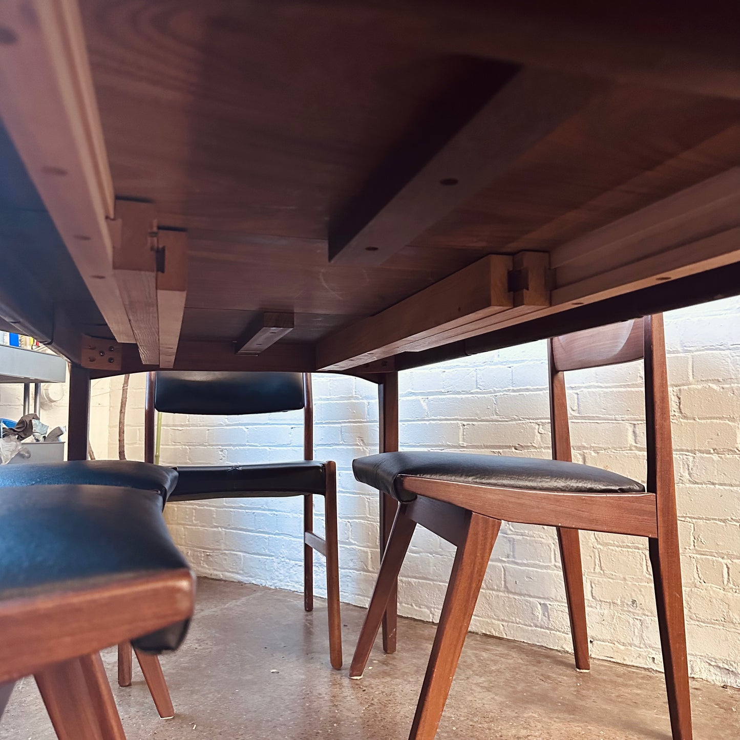 MID-CENTURY WALNUT OVAL DINING TABLE