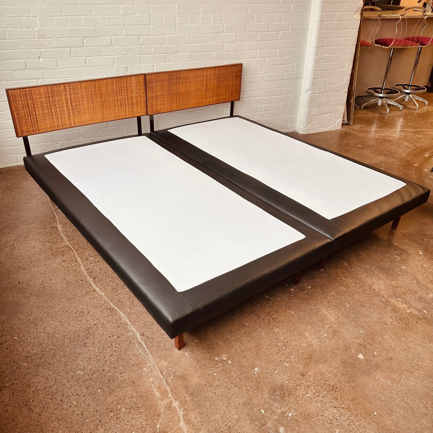 RICHARD SCHULTZ FOR KNOLL EARLY TWIN SIZE BEDS