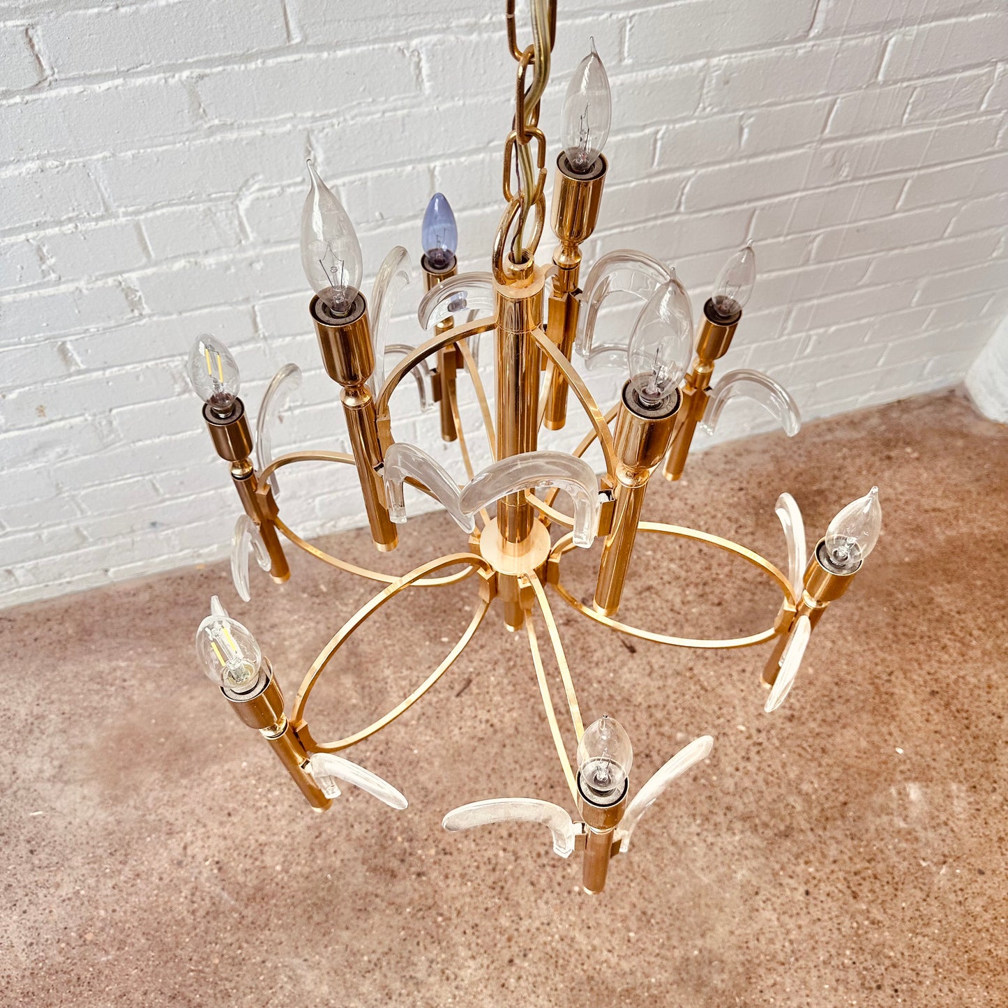 GAETANO SCIOLARI BRASS AND GLASS CHANDELIER