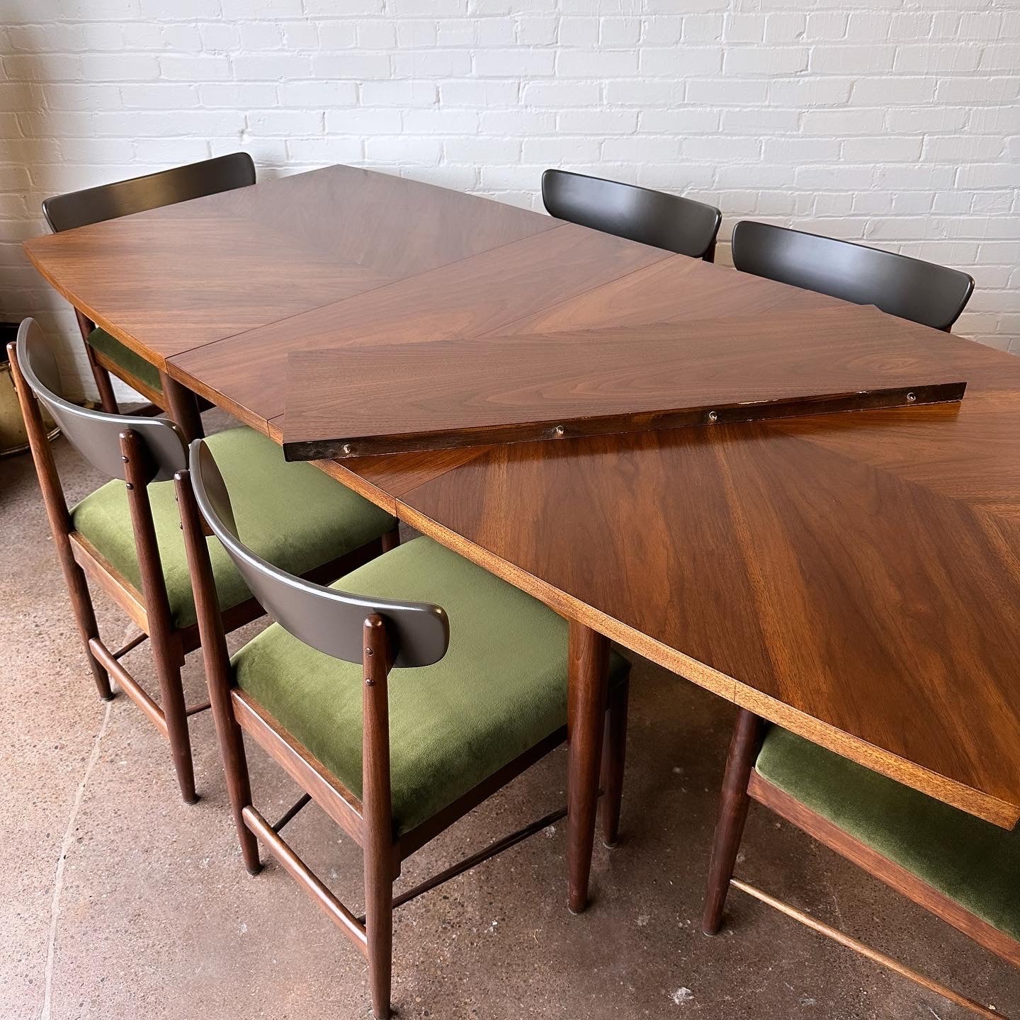WALNUT DINING SET BY MERTON GERSHUN FOR AMERICAN OF MARTINSVILLE
