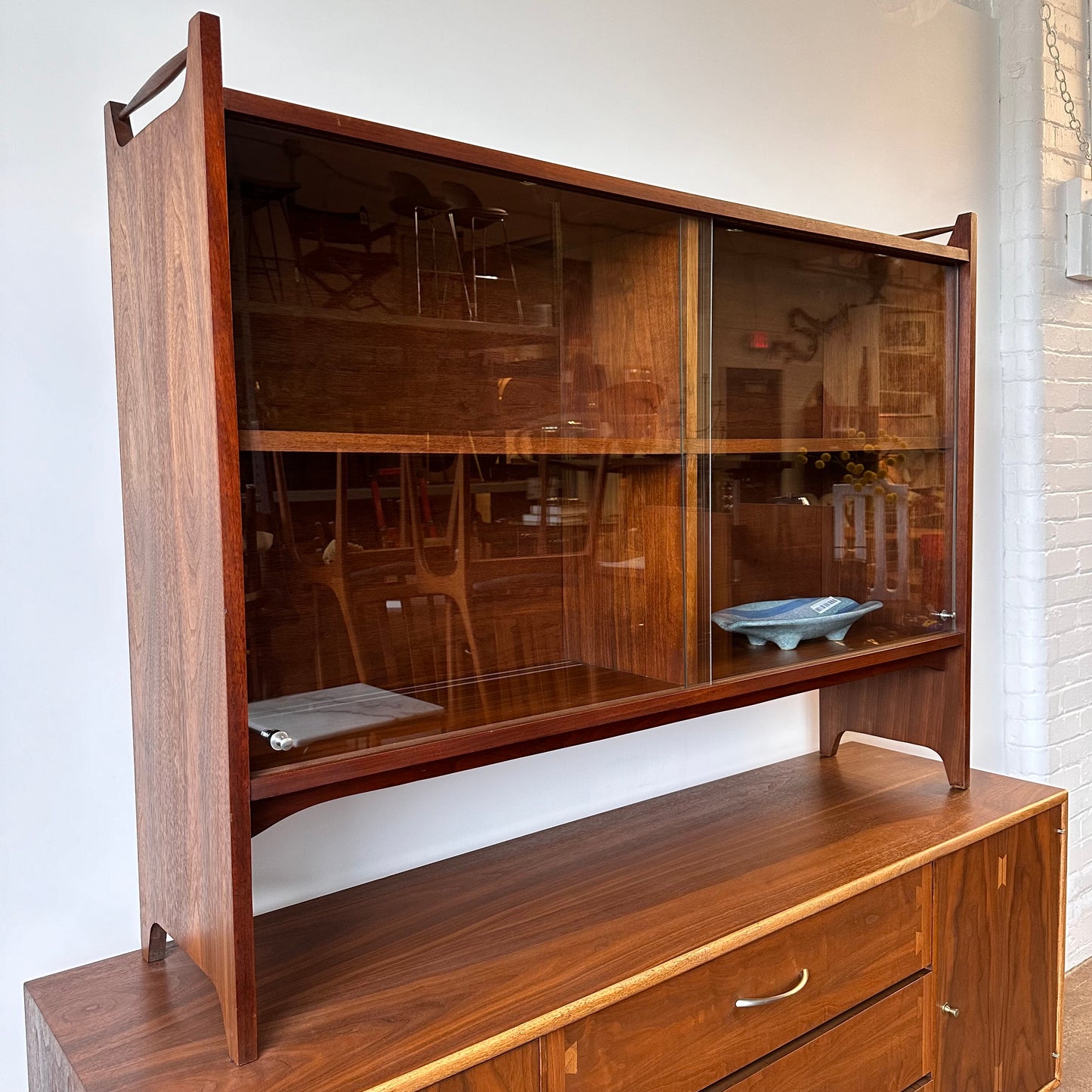 LANE ACCLAIM ANDRES BUS MID-CENTURY TWO PIECE HUTCH