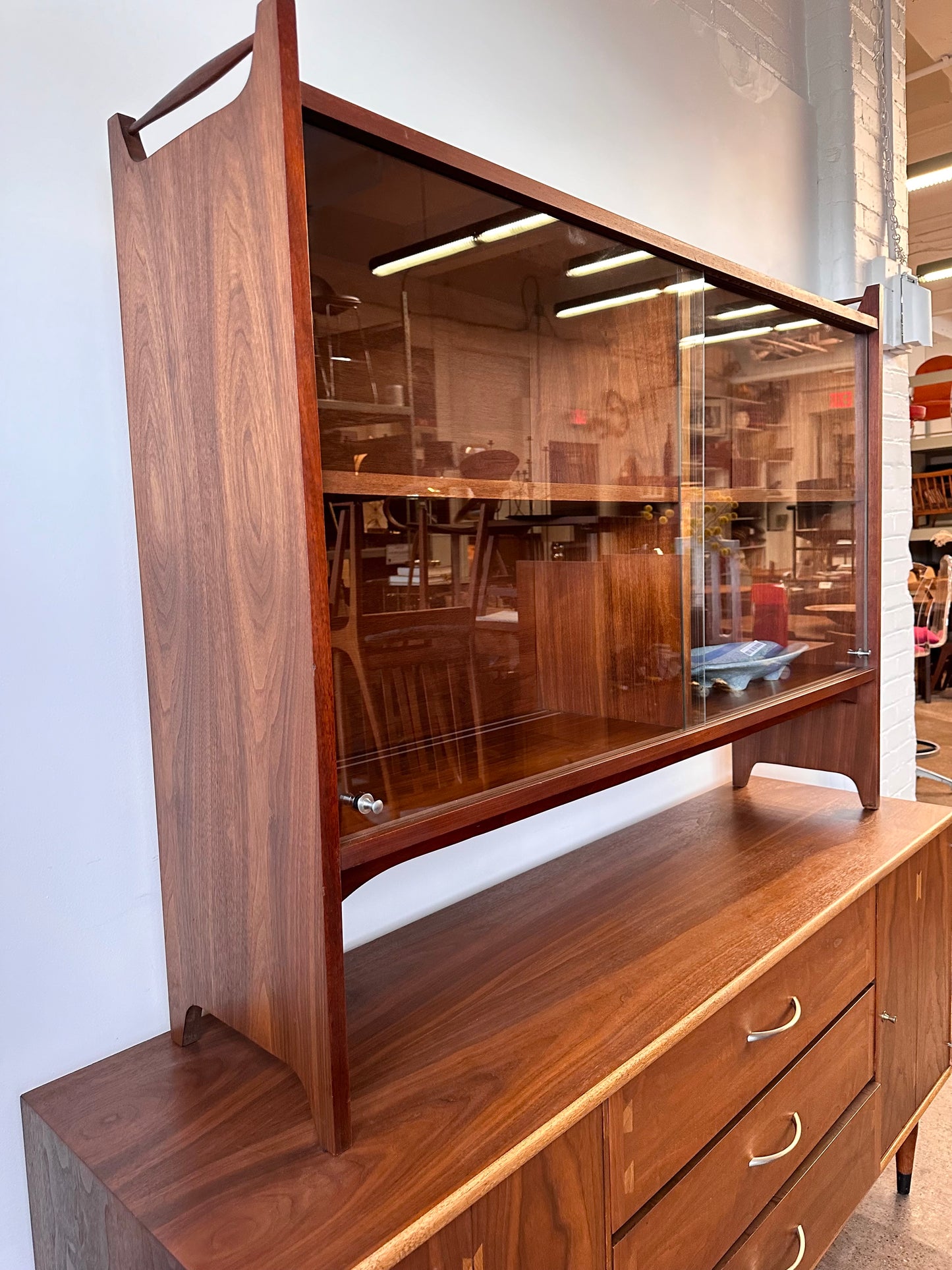 LANE ACCLAIM ANDRES BUS MID-CENTURY TWO PIECE HUTCH