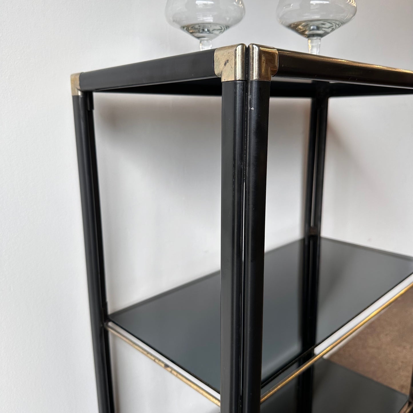 BLACK AND BRASS METAL SHELVE WITH SMOKE GLASS