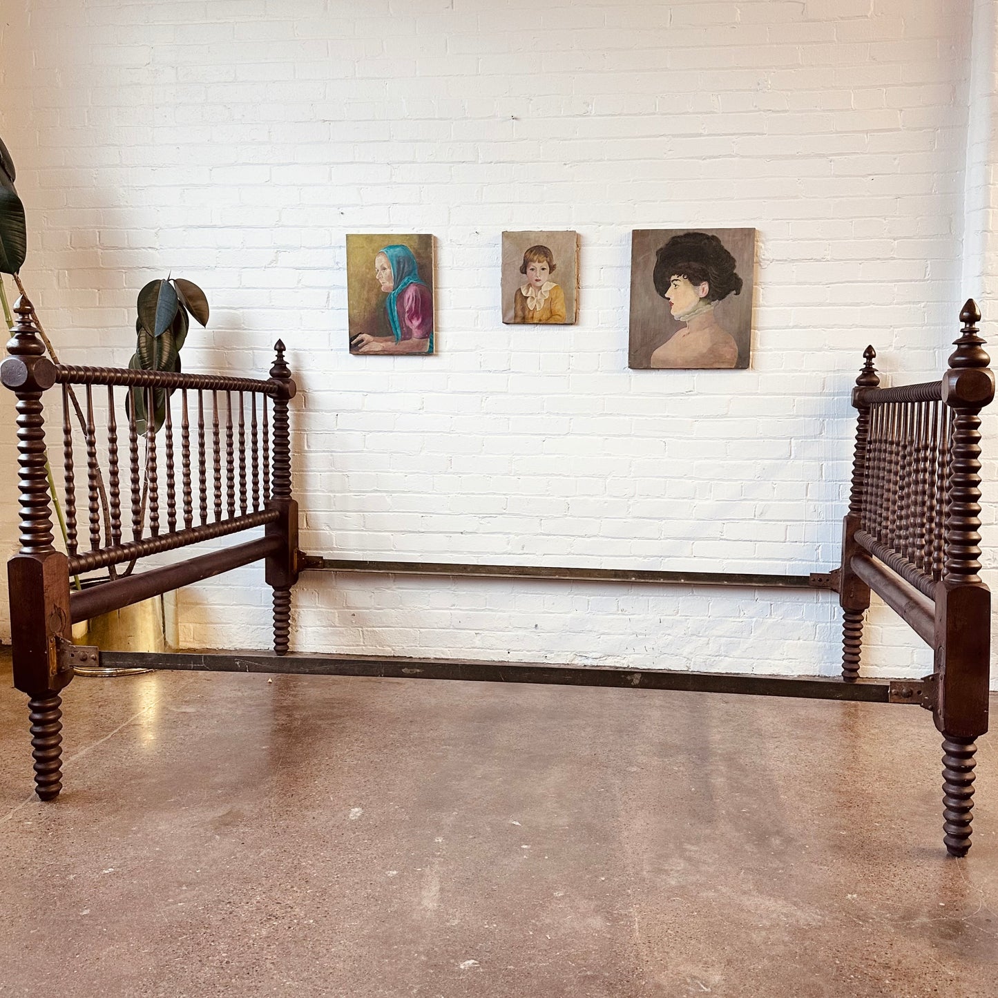 ANTIQUE JENNY LIND SPINDLE SPOOL BED - SIZE FULL