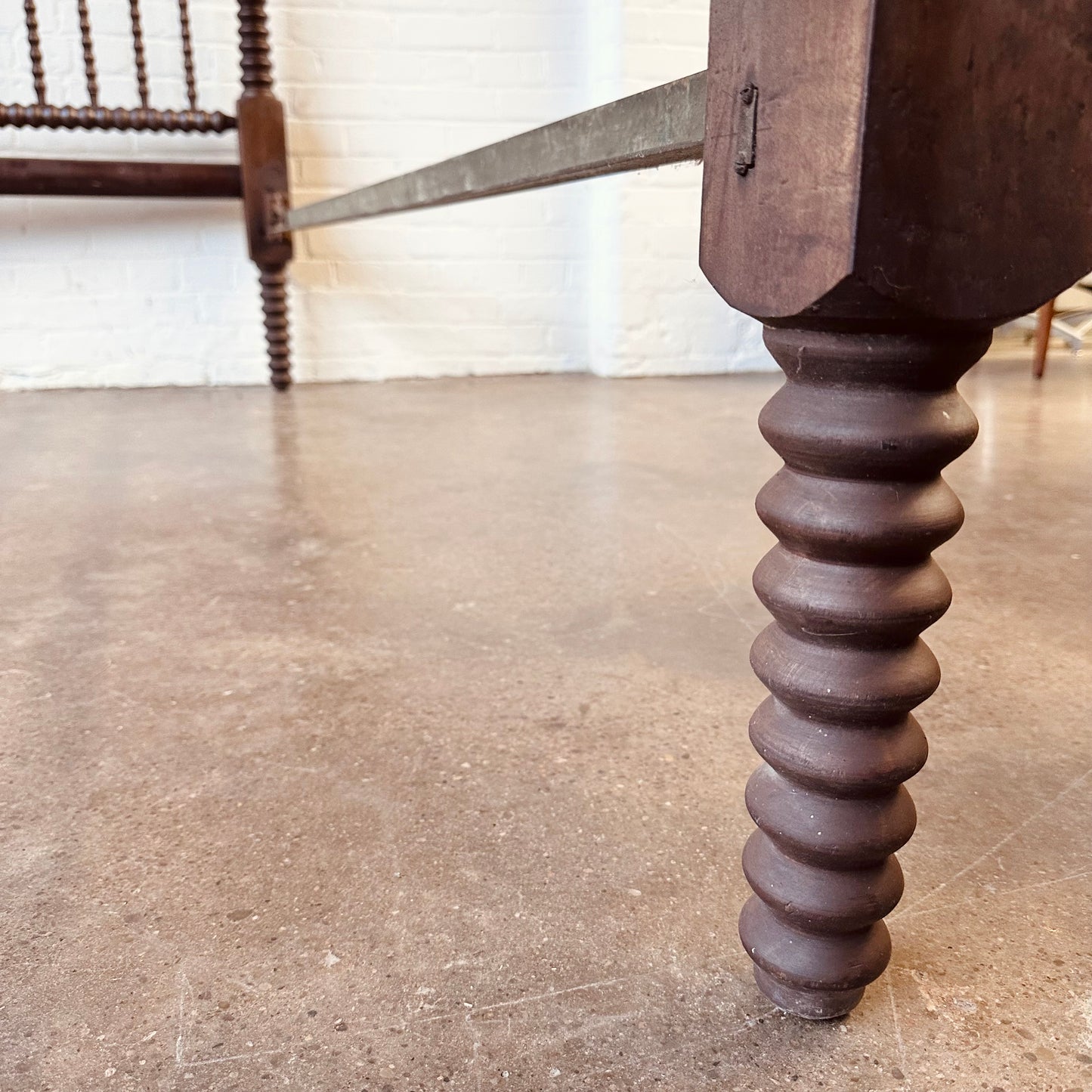 ANTIQUE JENNY LIND SPINDLE SPOOL BED - SIZE FULL