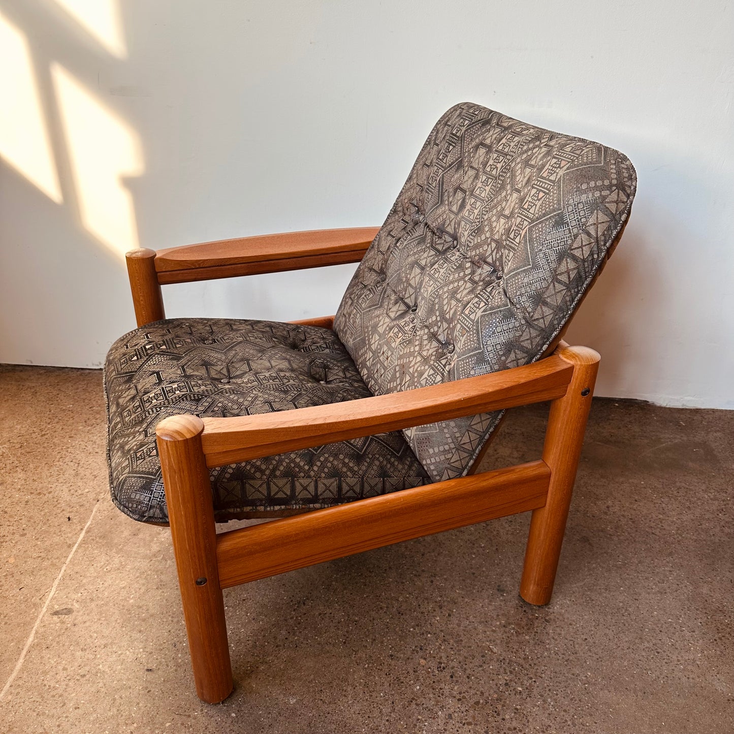 DANISH MODERN TEAK ACCENT CHAIR