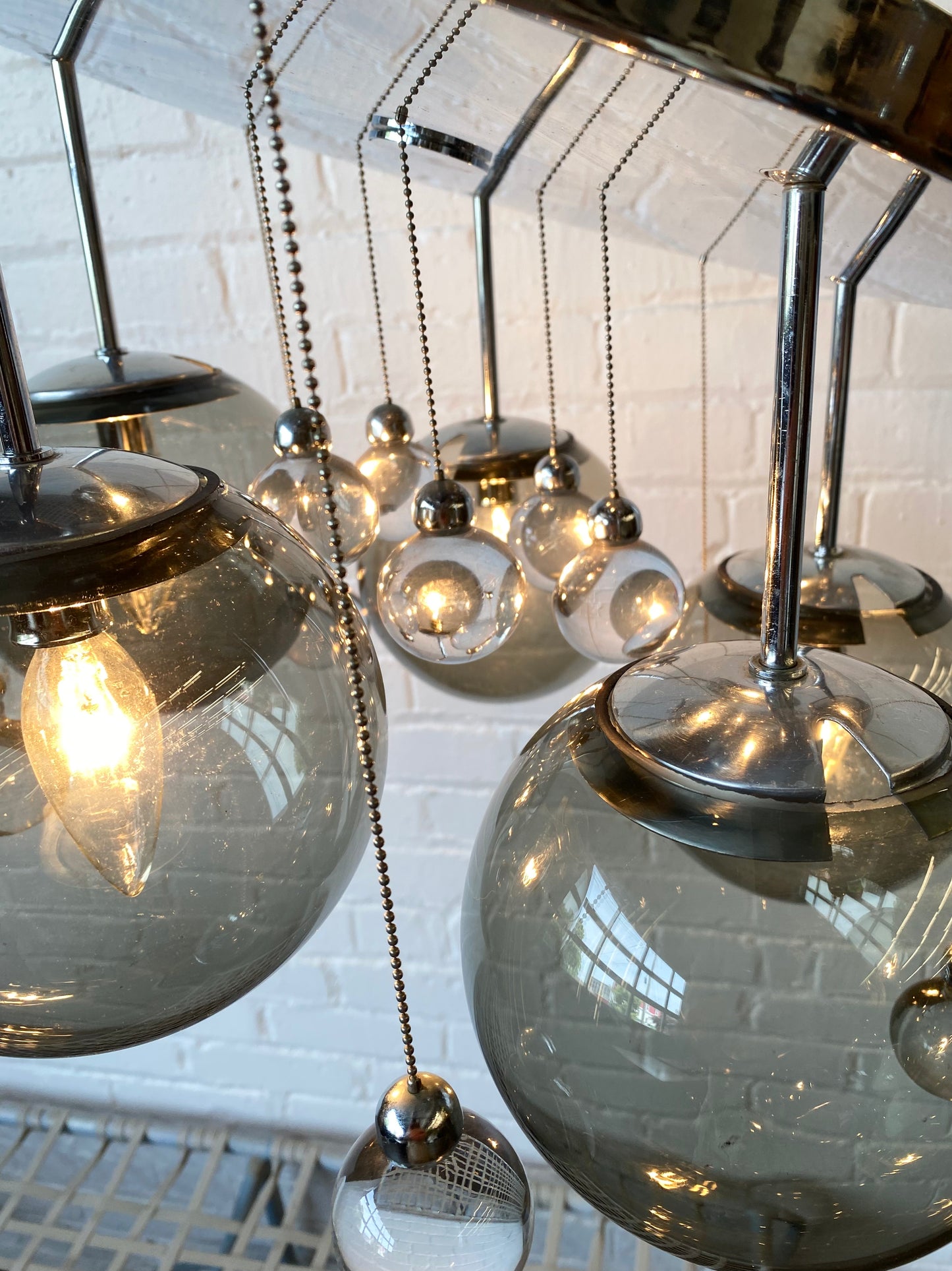 VINTAGE LIGHTOLIER FIVE GLOBE CHANDELIER