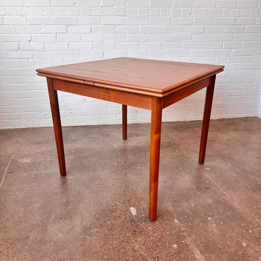 A.M MOBLER DANISH TEAK DINETTE WITH DRAW LEAVES