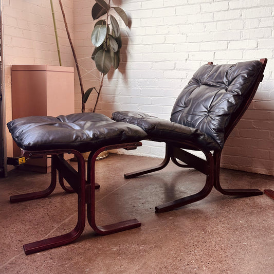 1960S BLACK LEATHER SIESTA LOUNGE CHAIR & OTTOMAN BY WESTNOFA