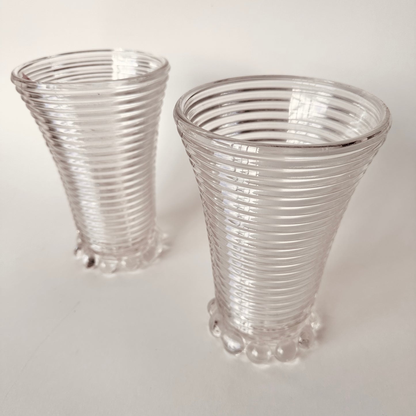 ANCHOR HOCKING RIBBED VASE WITH SCALLOPED DESIGN