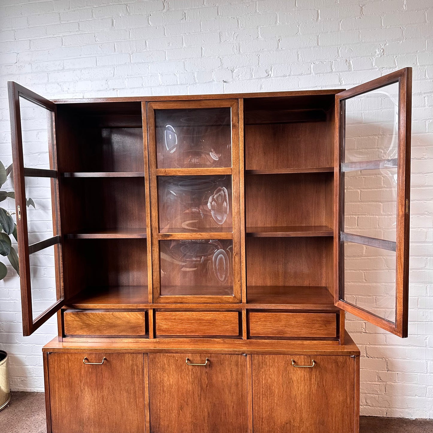 MARTINSVILLE BUBBLE GLASS HUTCH BY MERTON GERSHUN