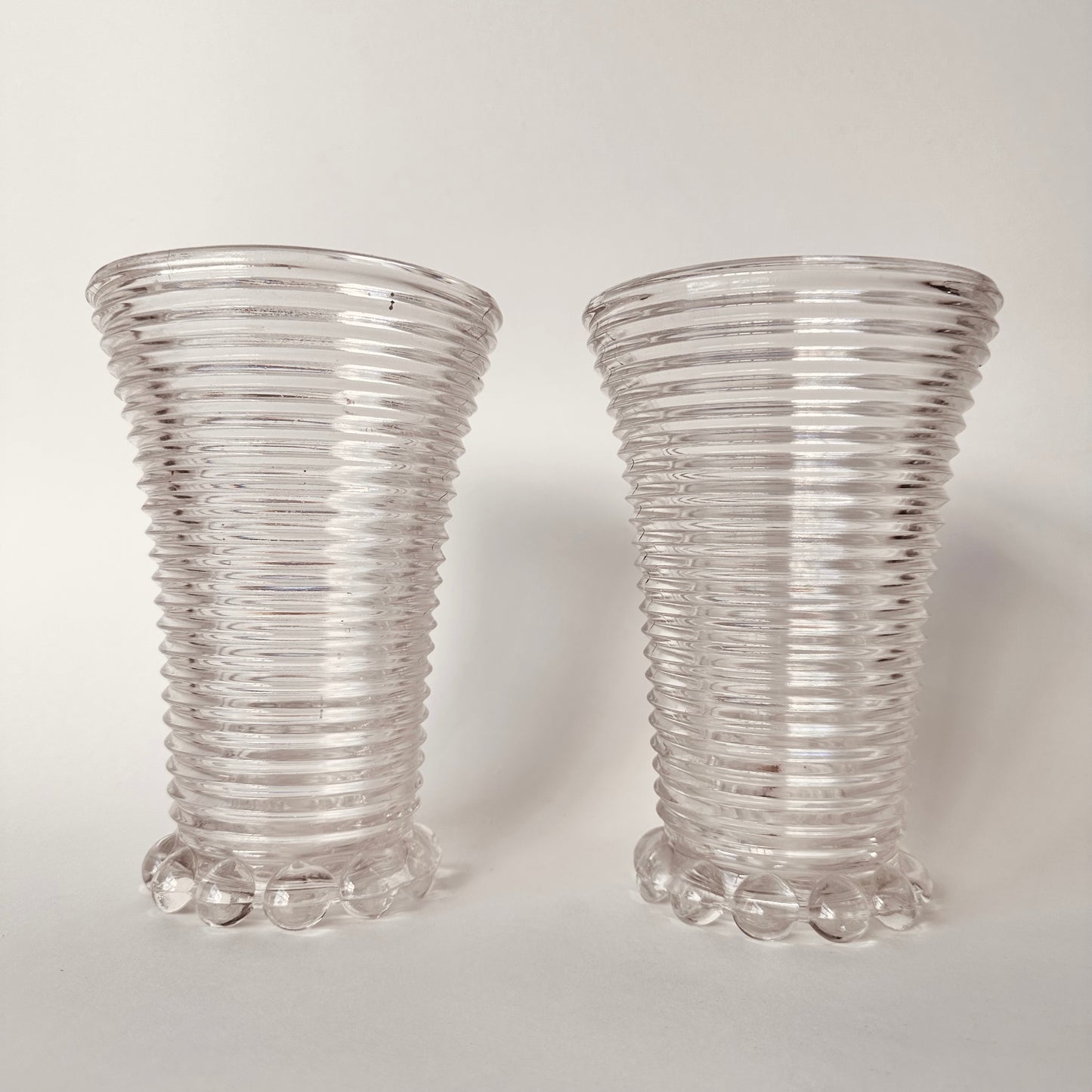 ANCHOR HOCKING RIBBED VASE WITH SCALLOPED DESIGN