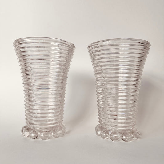 ANCHOR HOCKING RIBBED VASE WITH SCALLOPED DESIGN