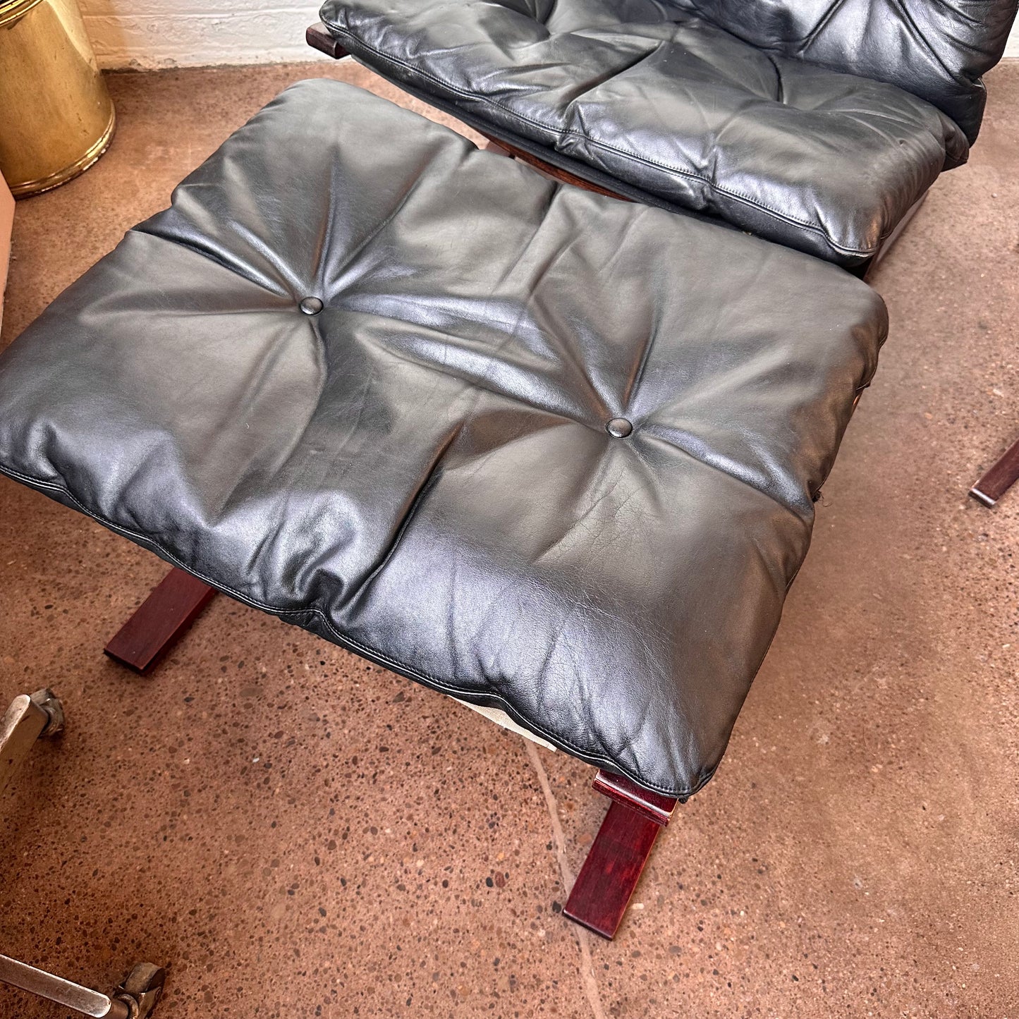 1960S BLACK LEATHER SIESTA LOUNGE CHAIR & OTTOMAN BY WESTNOFA