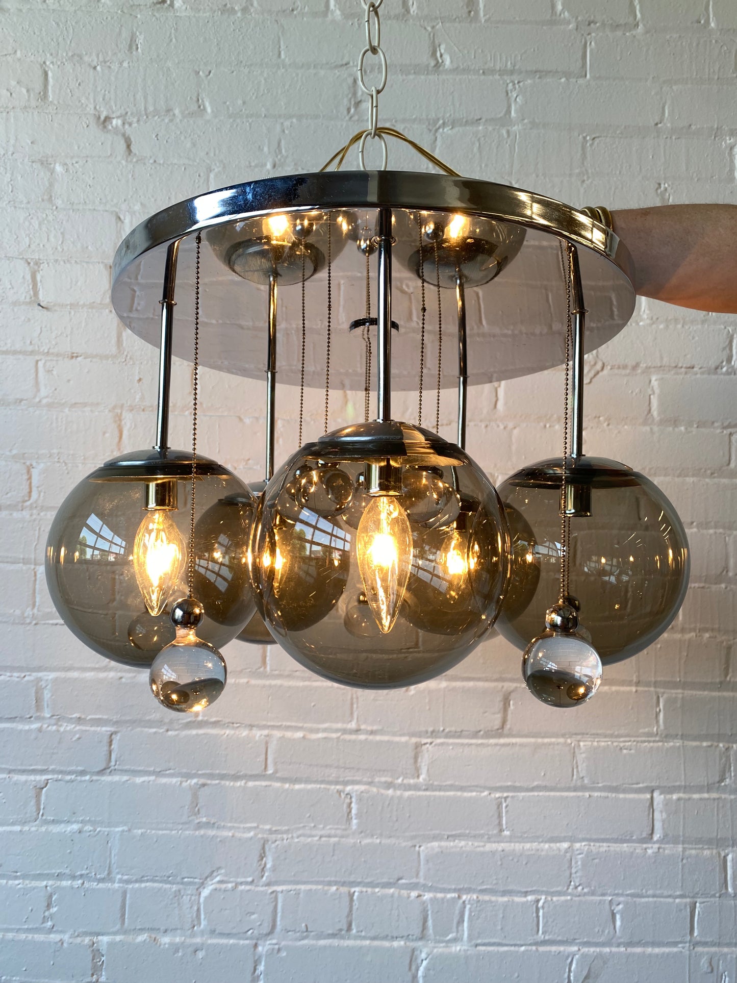VINTAGE LIGHTOLIER FIVE GLOBE CHANDELIER