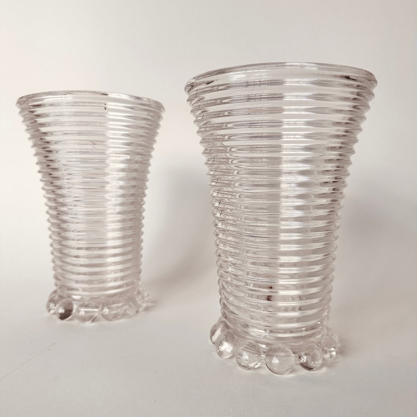 ANCHOR HOCKING RIBBED VASE WITH SCALLOPED DESIGN